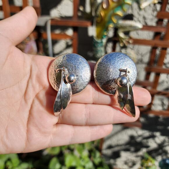 Vtg Susan Cummings Earrings Hammered Sterling Silver Dreamcatcher Feather Clips - Picture 9 of 13